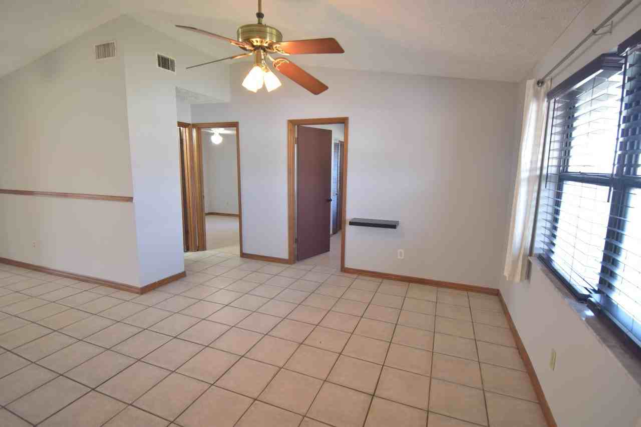 1102 Sw Hibiscus St - Photo 2 of 14