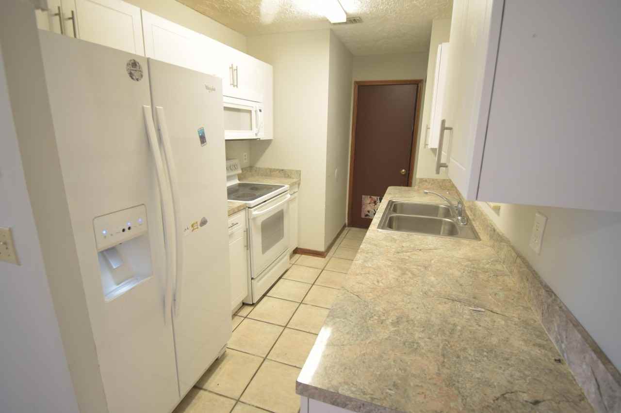 1102 Sw Hibiscus St - Photo 4 of 14
