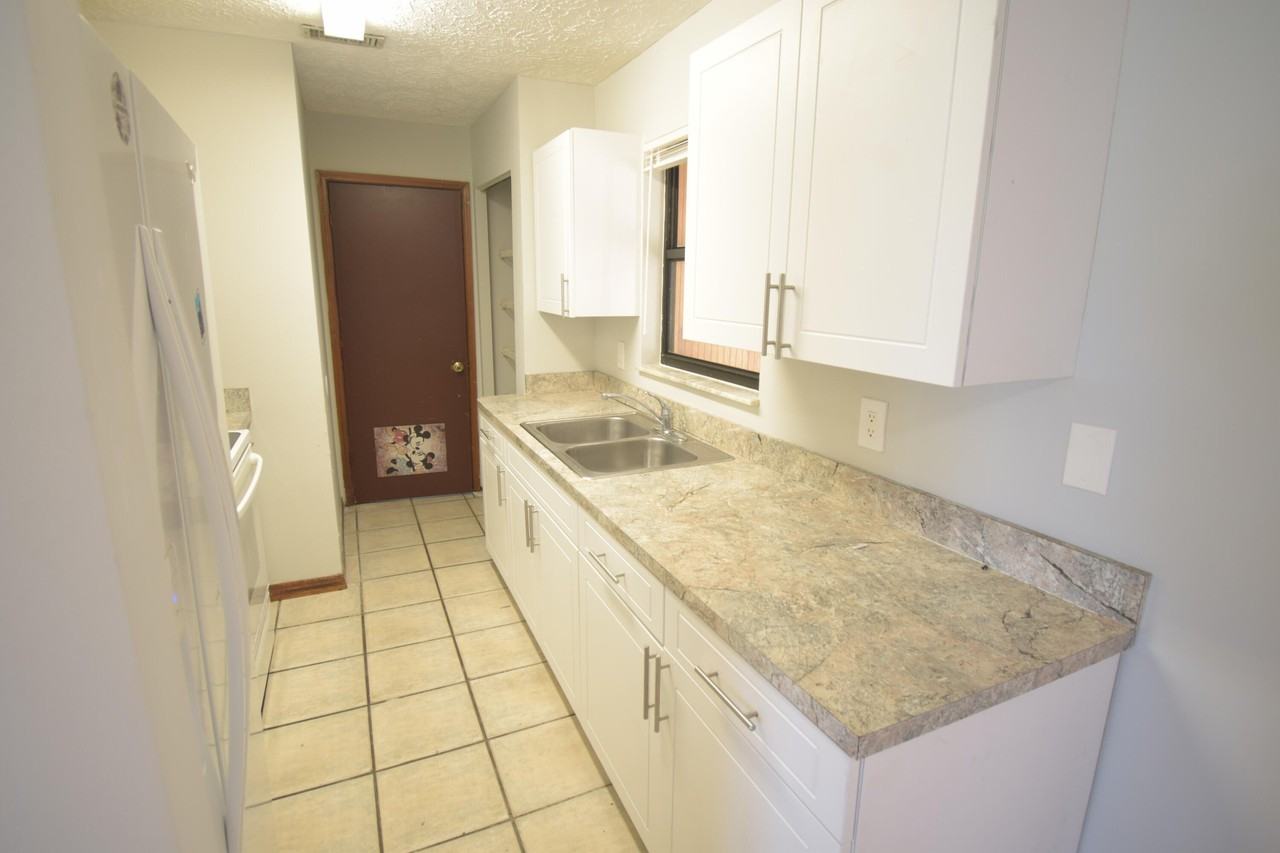 1102 Sw Hibiscus St - Photo 5 of 14