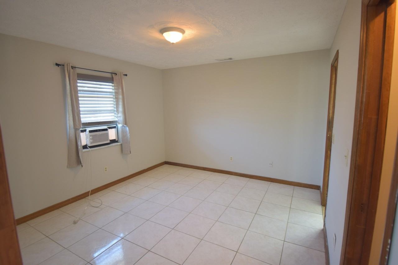 1102 Sw Hibiscus St - Photo 7 of 14