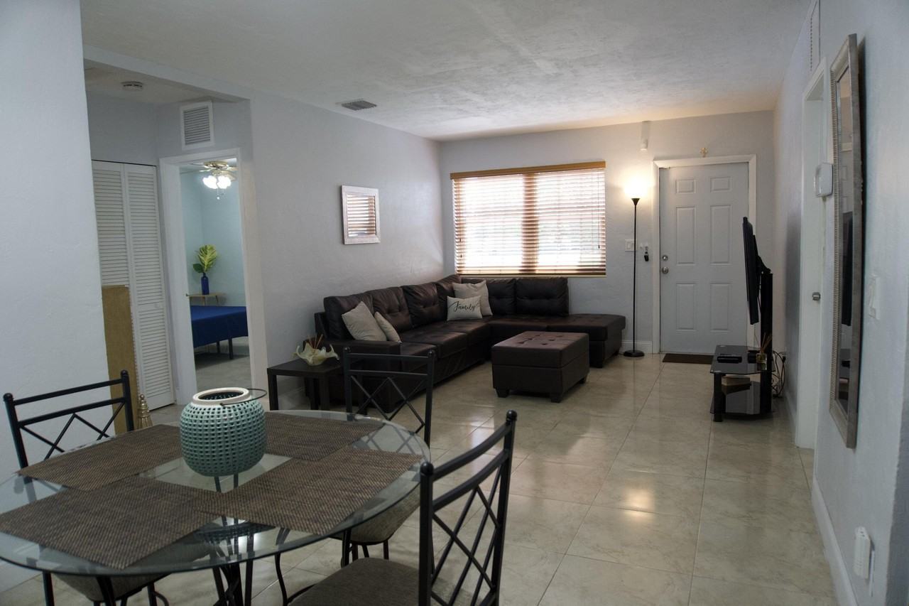6509 Pines Pkwy - Photo 3 of 23