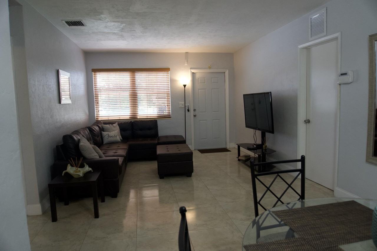 6509 Pines Pkwy - Photo 4 of 23