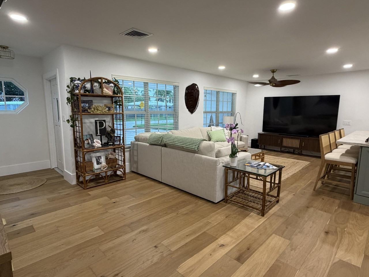 1410 Se 12th Ave - Photo 2 of 30