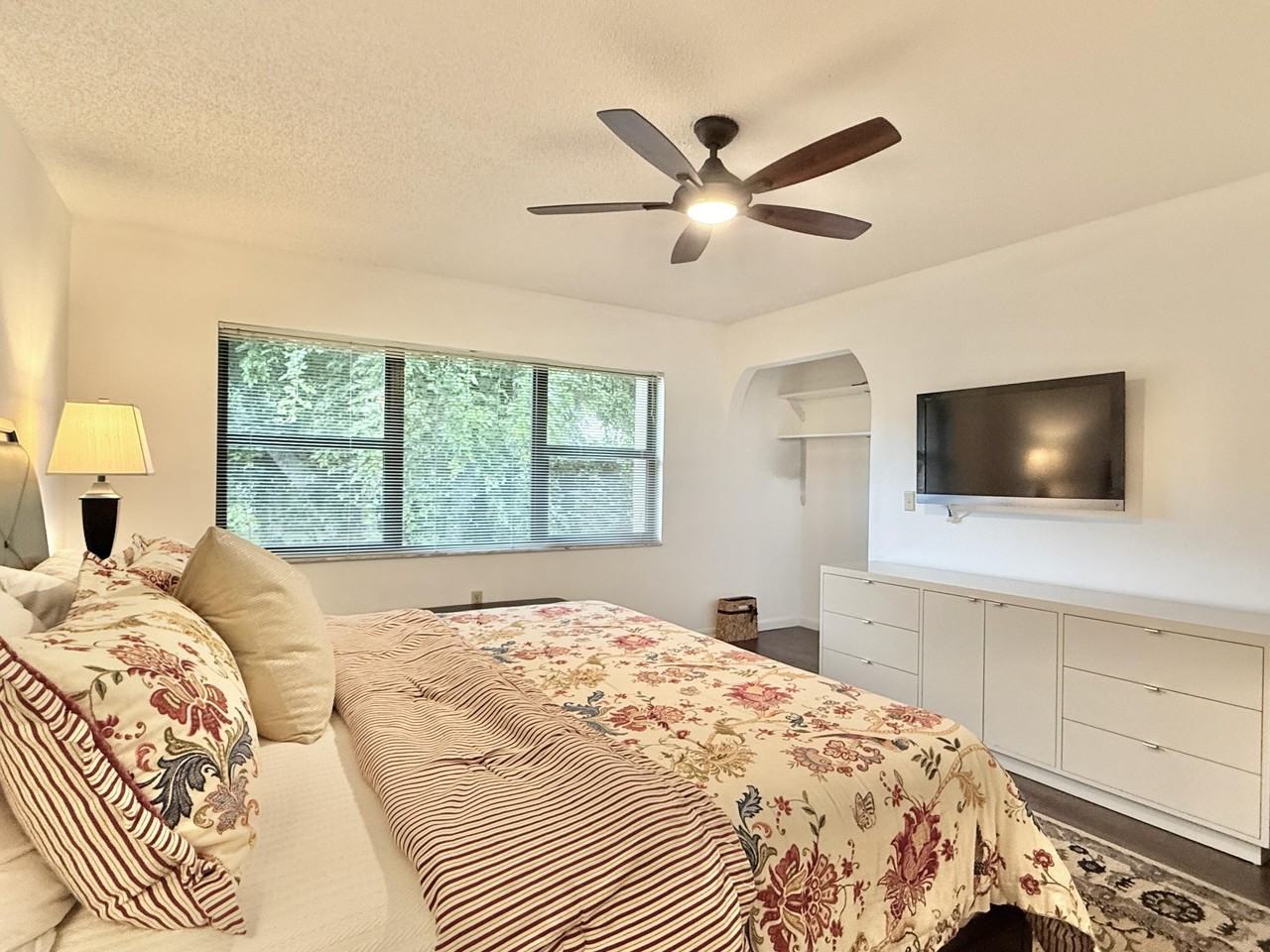 31 Stratford Ln W #D - Photo 5 of 41