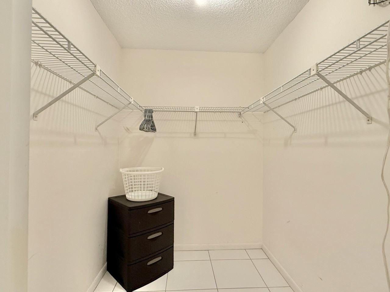31 Stratford Ln W #D - Photo 6 of 41