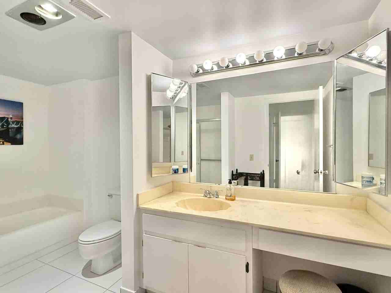 31 Stratford Ln W #D - Photo 7 of 41