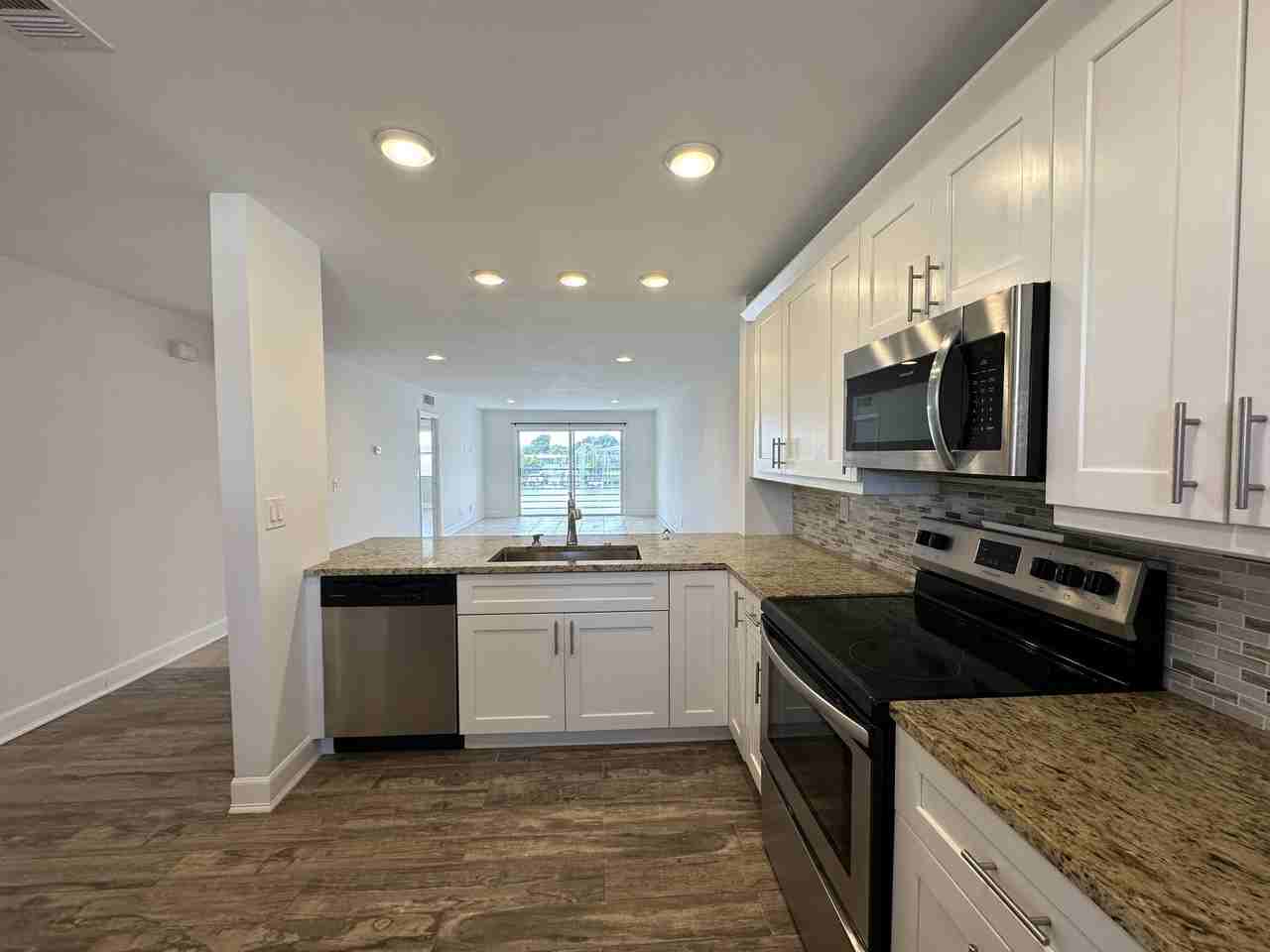 309 Lake Cir #202 - Photo 5 of 26