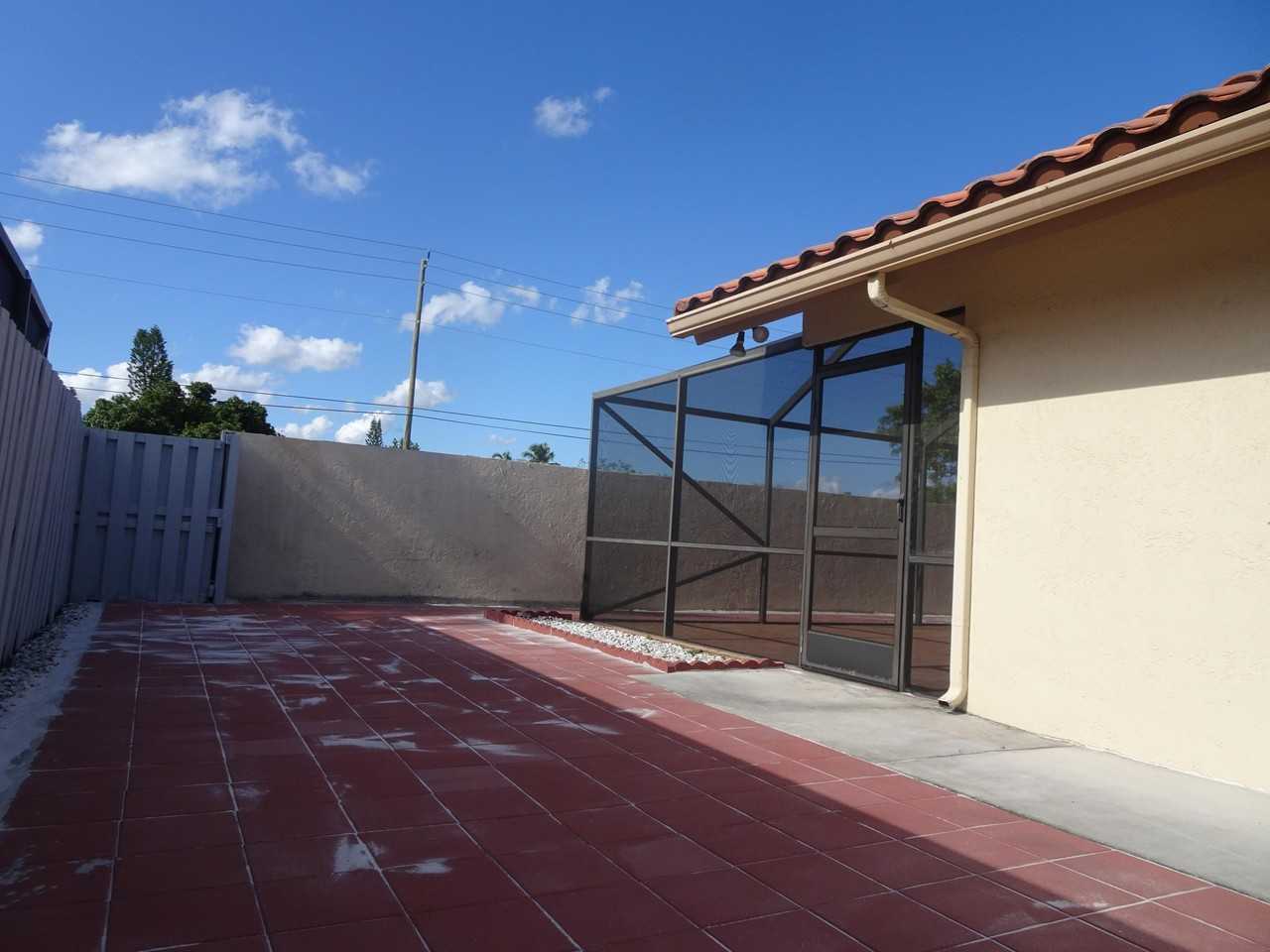173 Executive Cir - Photo 3 of 38