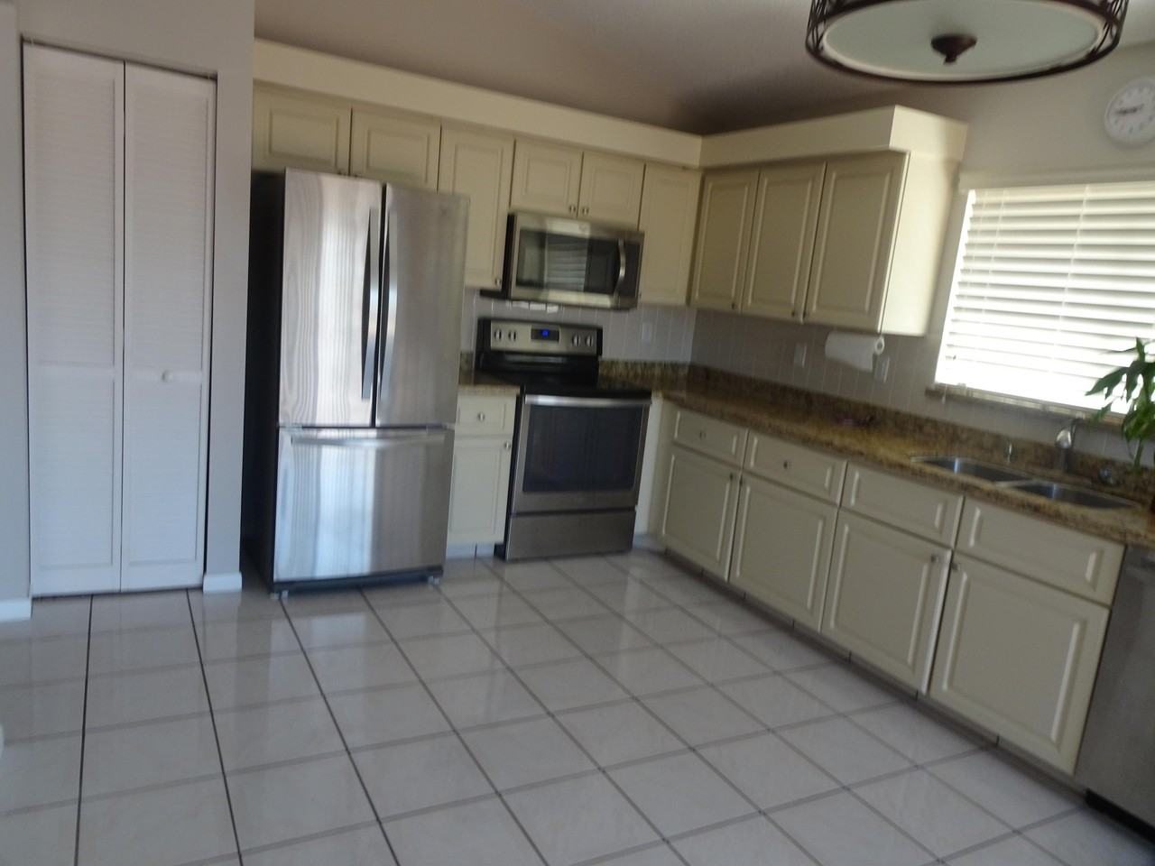 173 Executive Cir - Photo 6 of 38