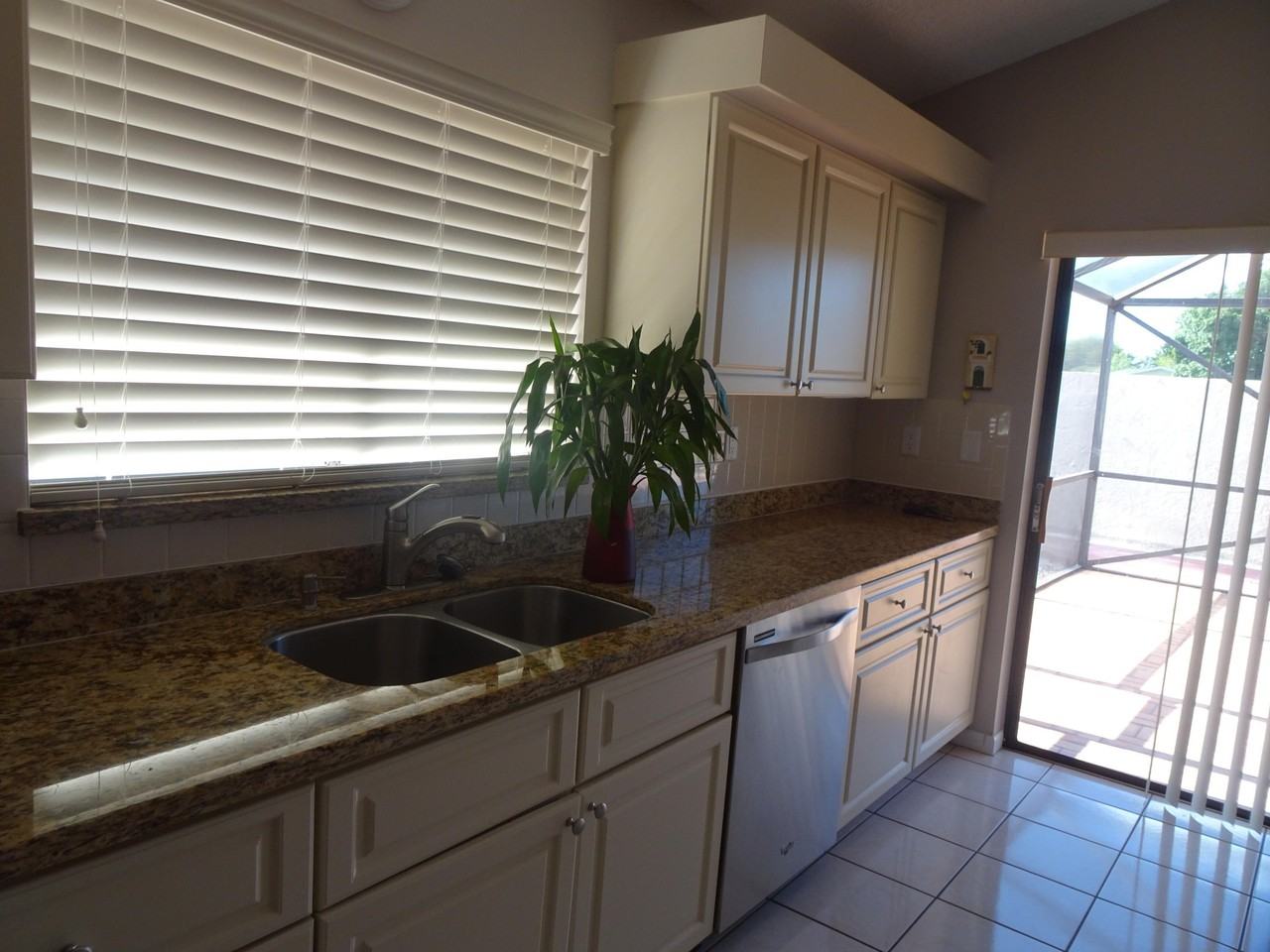 173 Executive Cir - Photo 7 of 38