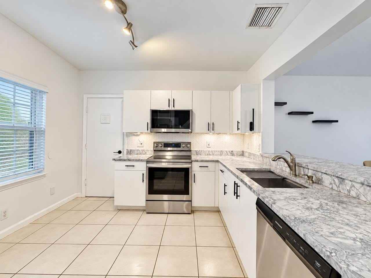 9491 Stanley Ln - Photo 3 of 19