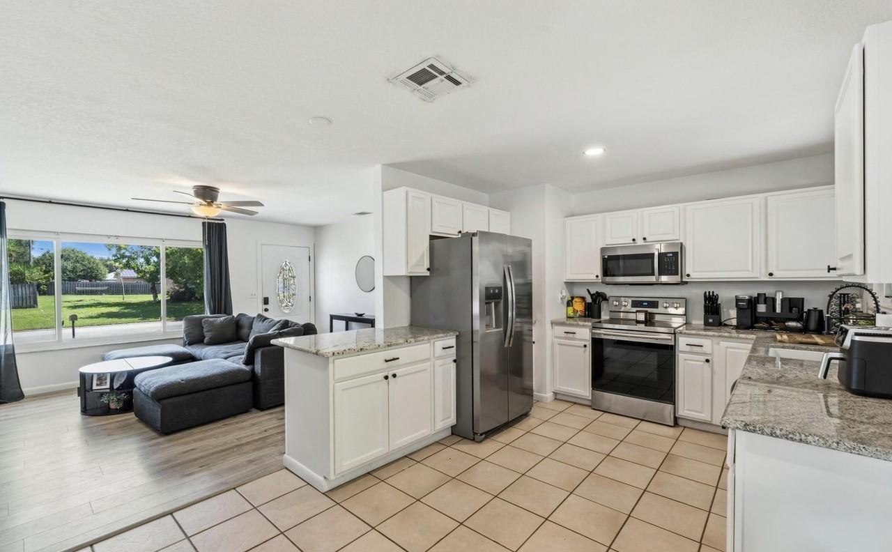 745 21st St Sw - Photo 3 of 12