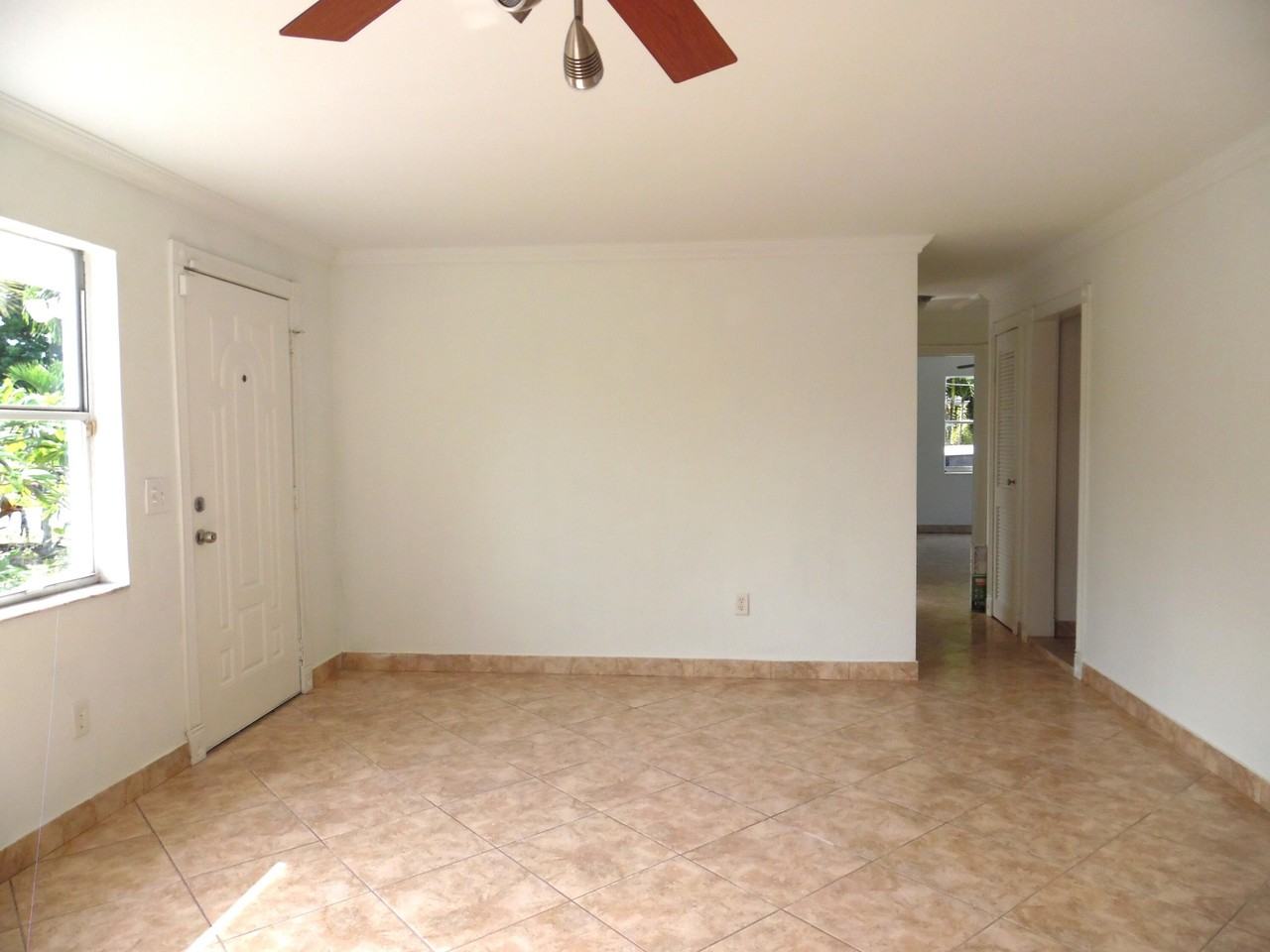 1205 Mathis St - Photo 3 of 26