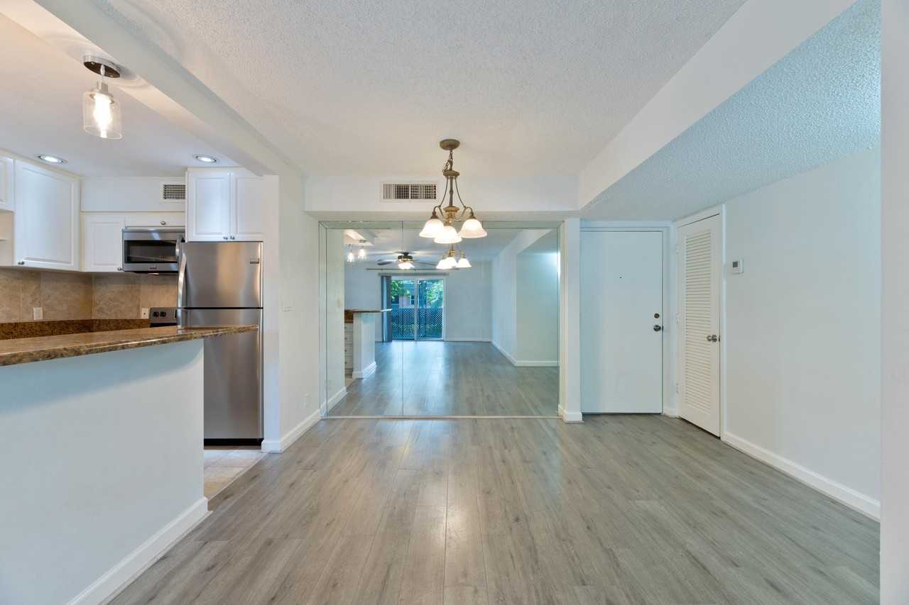 706 Se 2nd Ave #429 - Photo 4 of 31