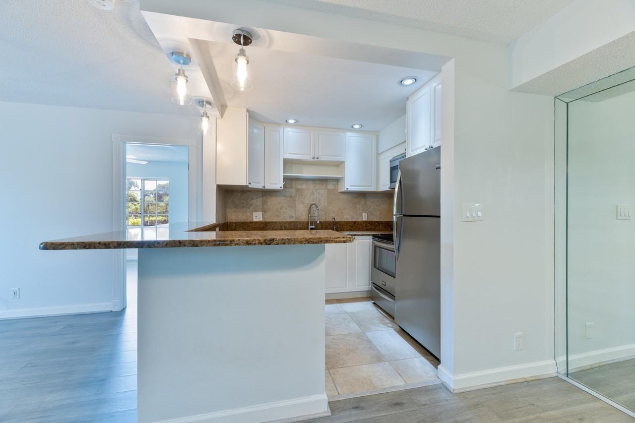 706 Se 2nd Ave #429 - Photo 5 of 31