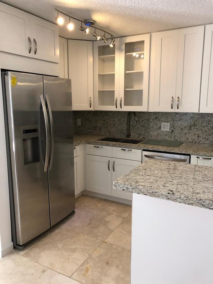 2608 Sw 45th St - Photo 3 of 14