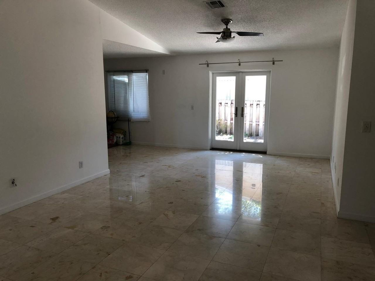 2608 Sw 45th St - Photo 4 of 14
