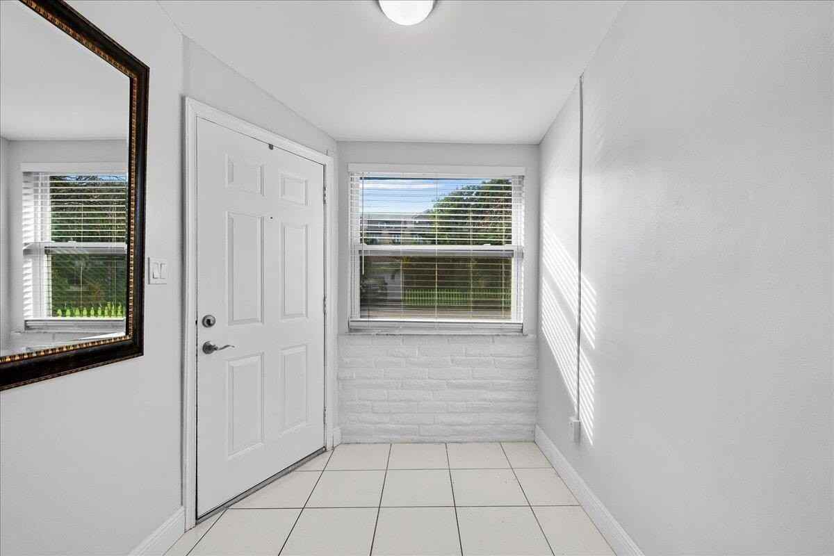 205 E Palm St - Photo 2 of 27