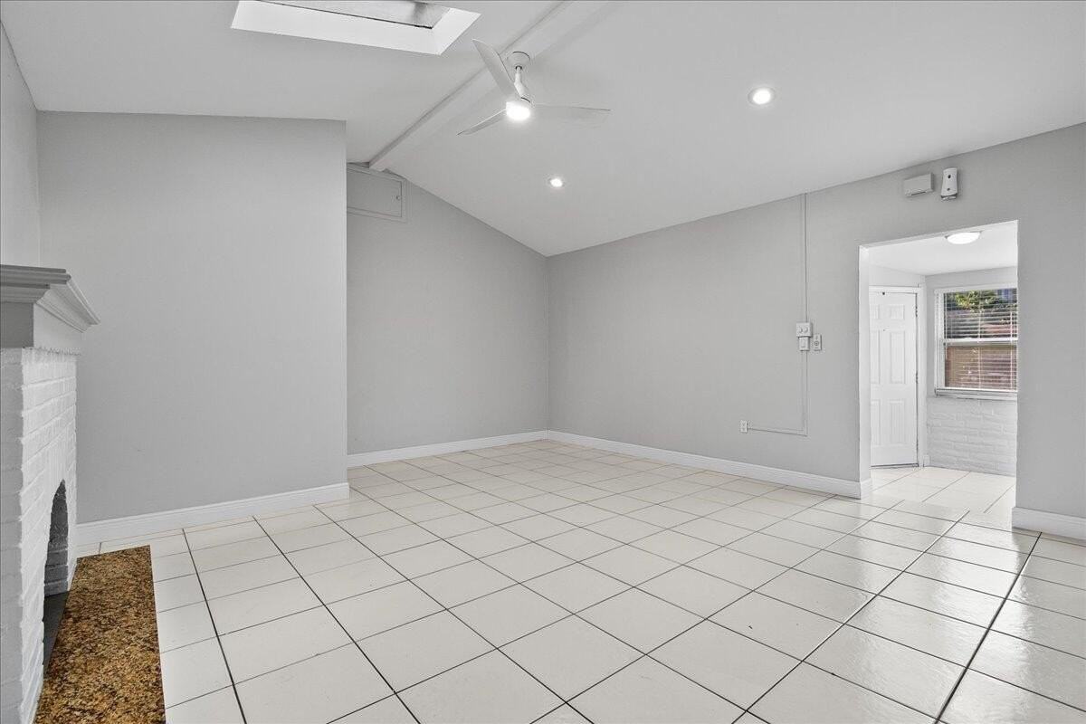 205 E Palm St - Photo 5 of 27