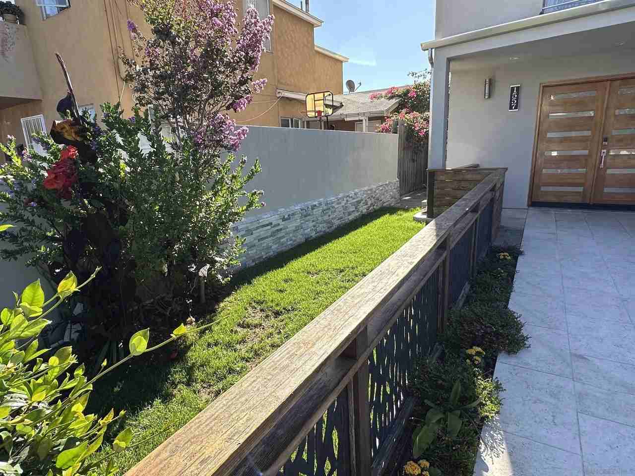 1557 Evergreen St - Photo 2 of 35