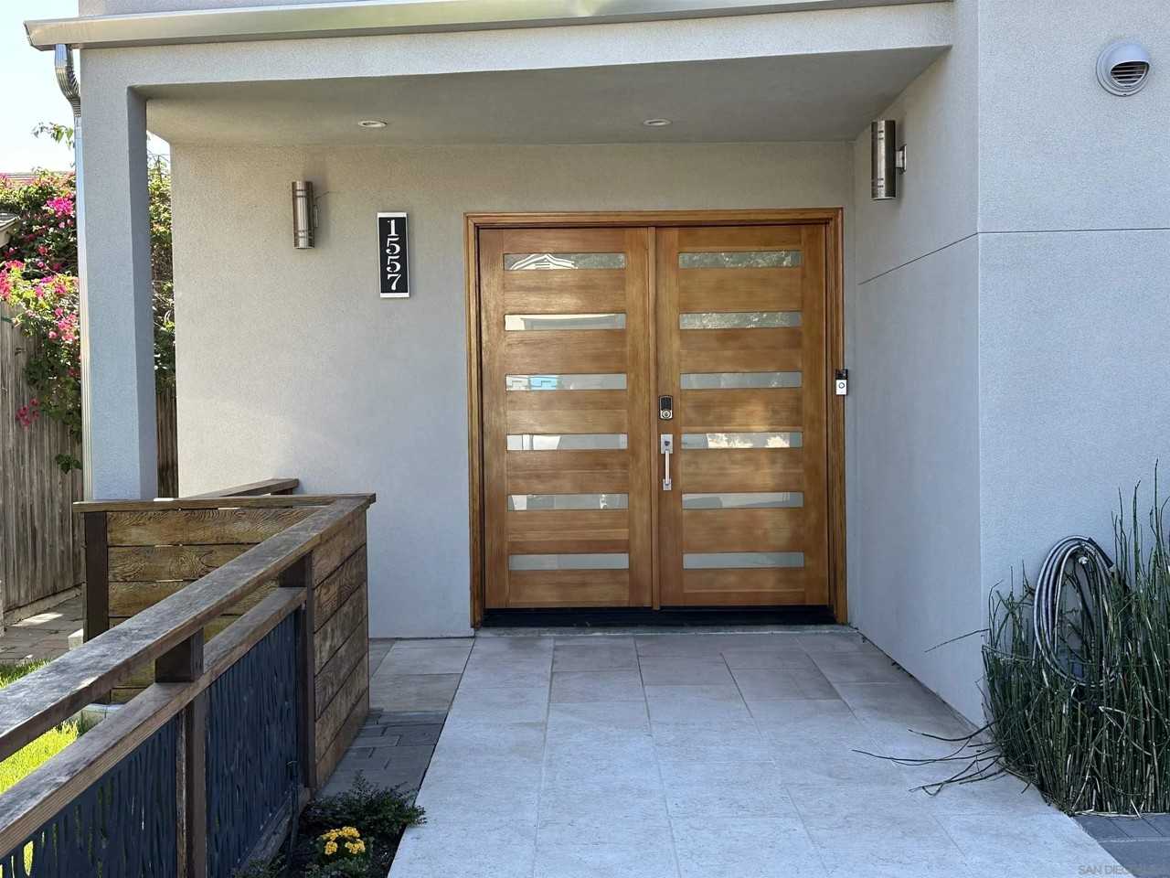 1557 Evergreen St - Photo 3 of 35