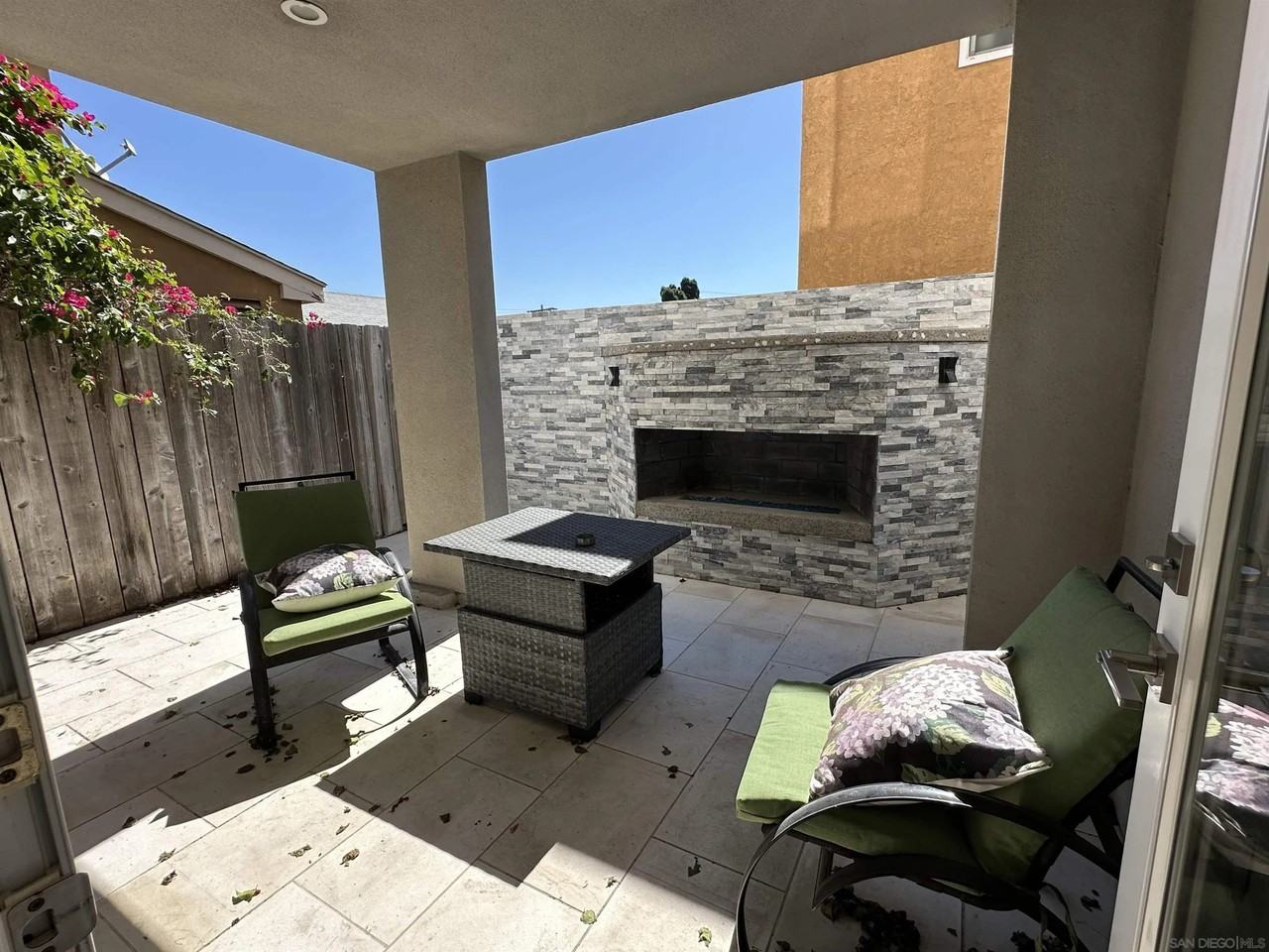 1557 Evergreen St - Photo 6 of 35
