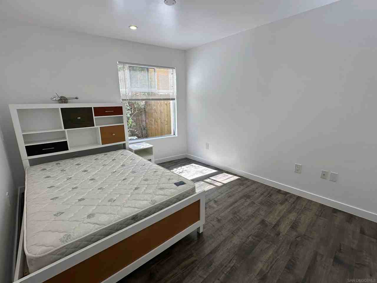 1557 Evergreen St - Photo 7 of 35