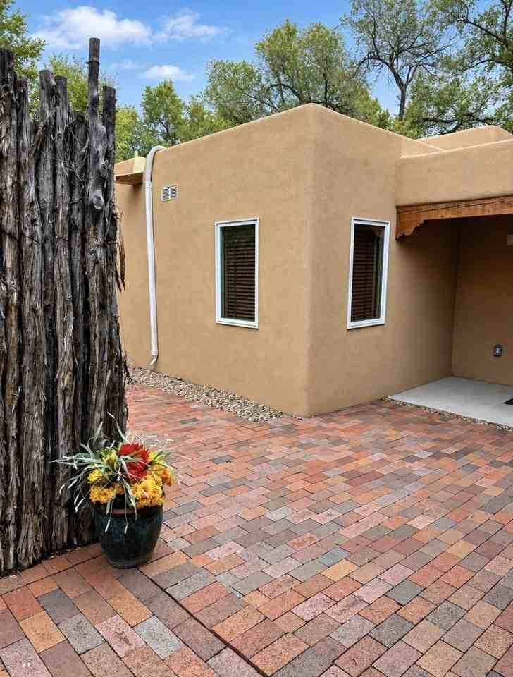 207 E Cordova Rd #B - Photo 3 of 35