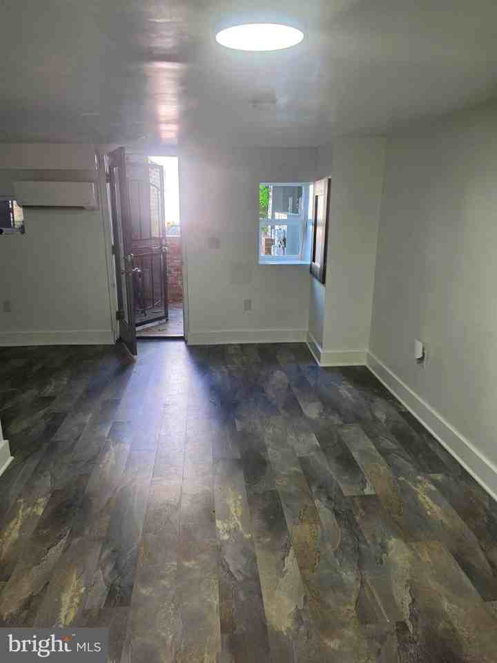 1204 Monroe St Nw #B - Photo 2 of 12