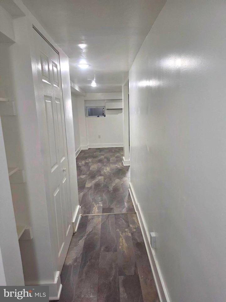 1204 Monroe St Nw #B - Photo 5 of 12