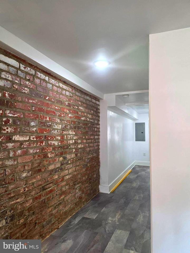 1204 Monroe St Nw #B - Photo 6 of 12
