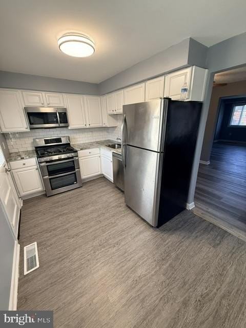 710 Kingston Rd - Photo 6 of 19