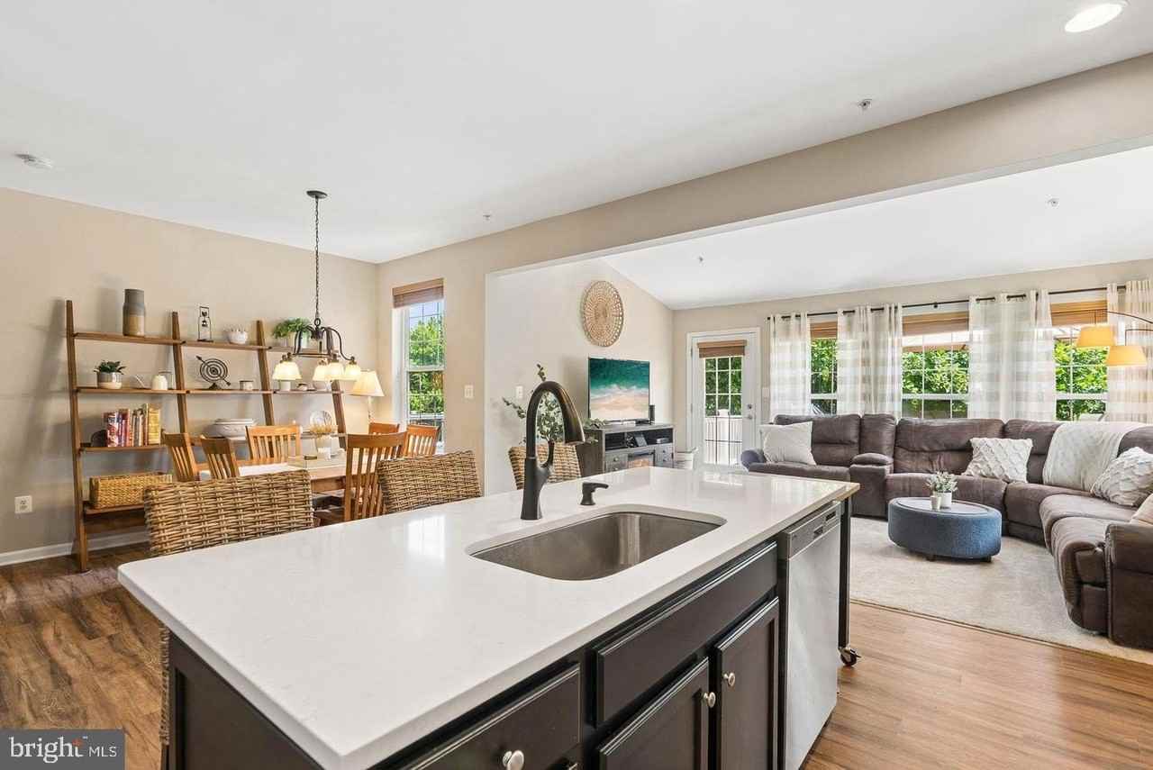 519 Lothian Way - Photo 4 of 50