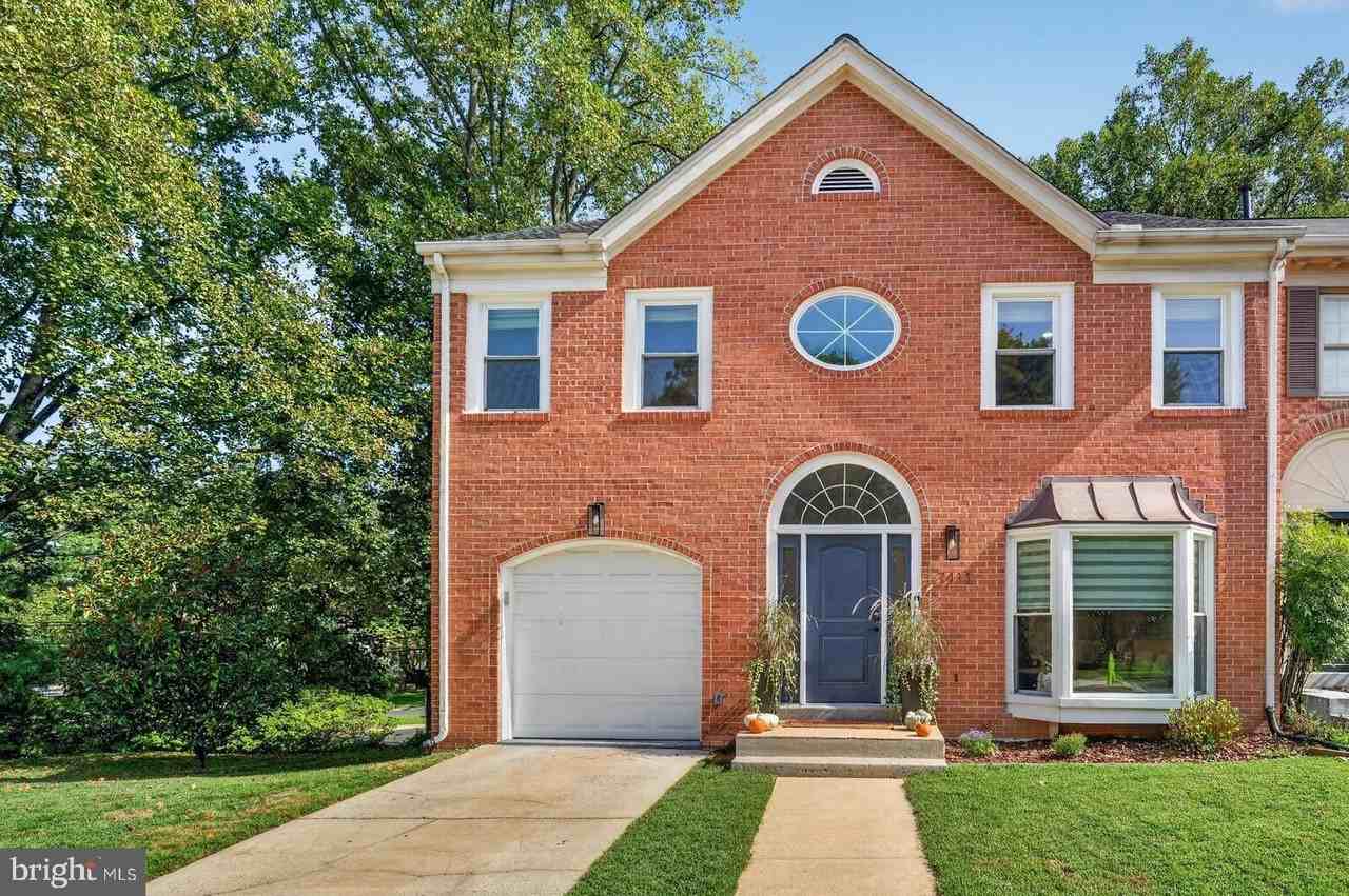 7411 Crestberry Ln - Photo 4 of 50