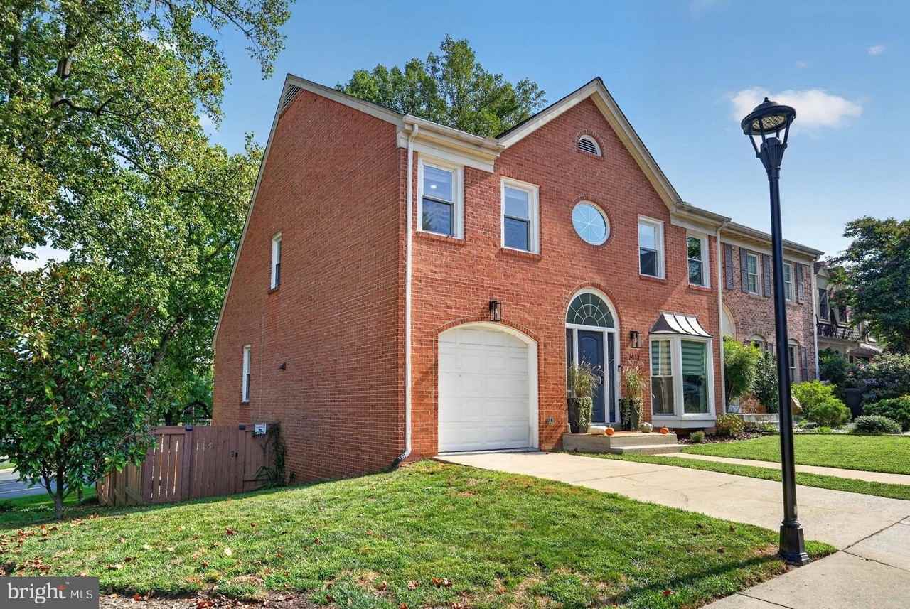 7411 Crestberry Ln - Photo 5 of 50