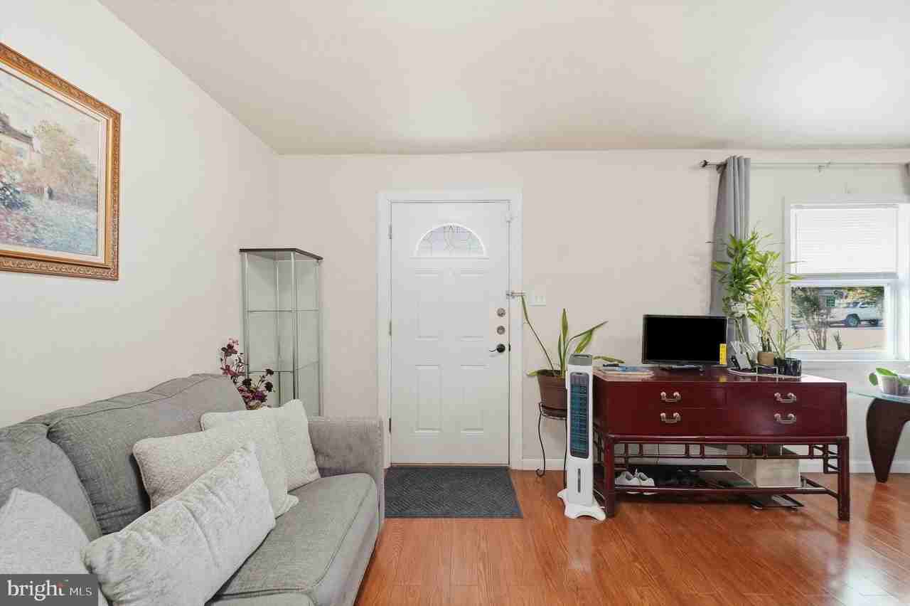 7233 Marywood St - Photo 2 of 50