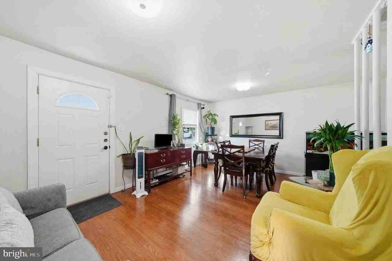 7233 Marywood St - Photo 3 of 50