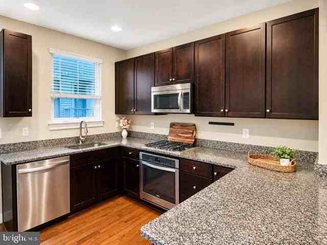 5644 46th Pl - Photo 4 of 32