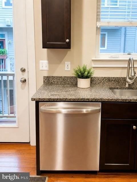 5644 46th Pl - Photo 6 of 32