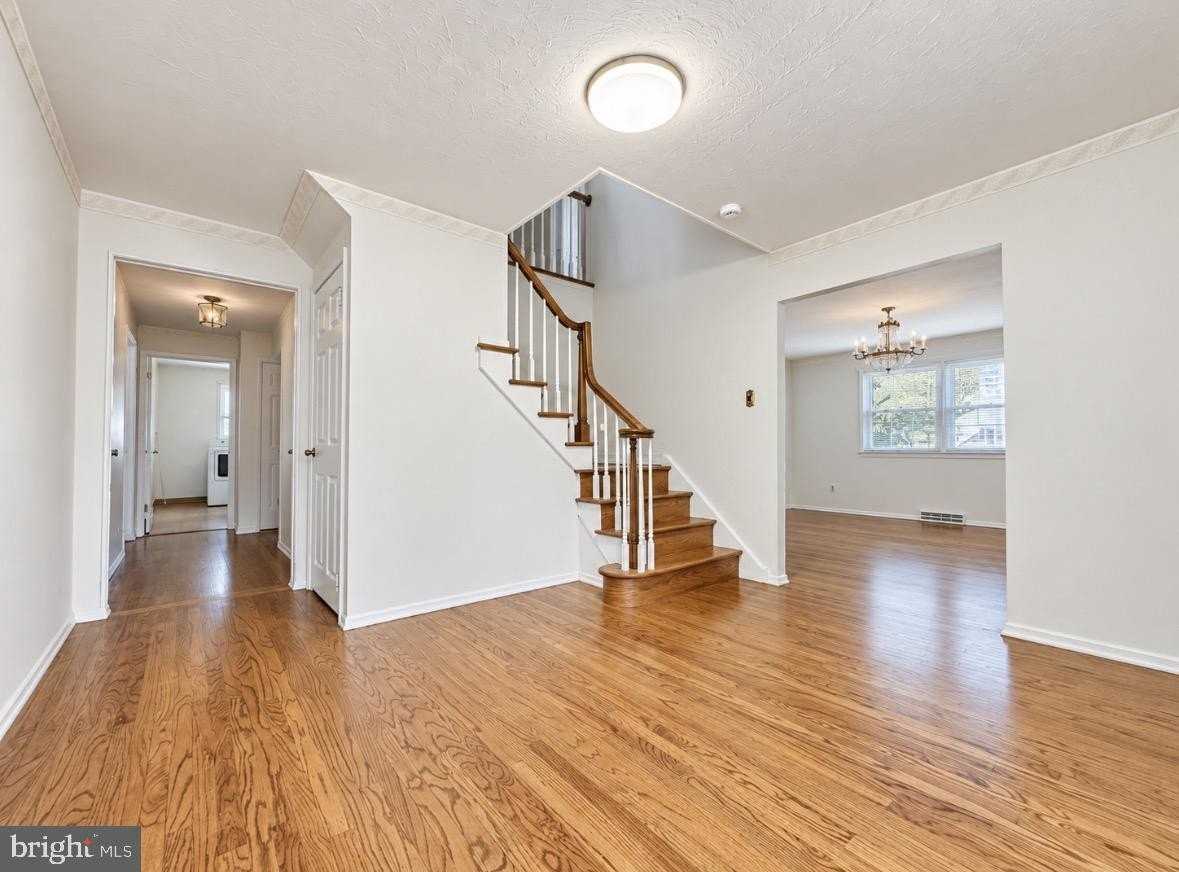 3 Stonebridge Rd - Photo 4 of 37