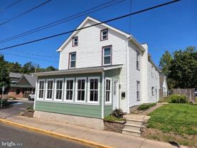 513 E Walnut St - Photo 1 of 1