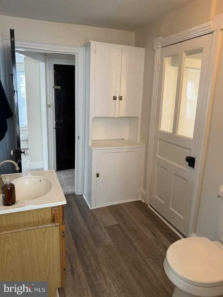 513 E Walnut St - Photo 6 of 23