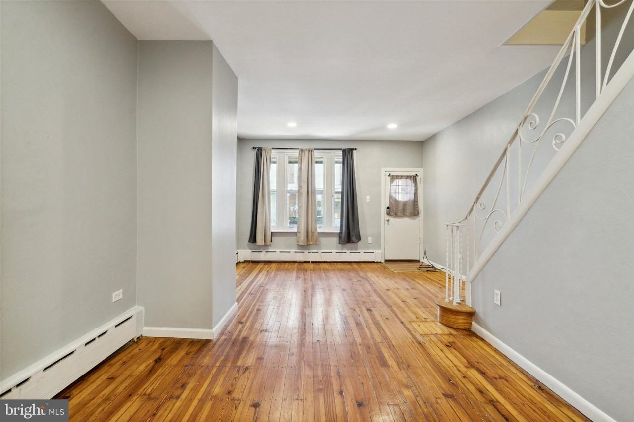 1547 S Newkirk St - Photo 4 of 14