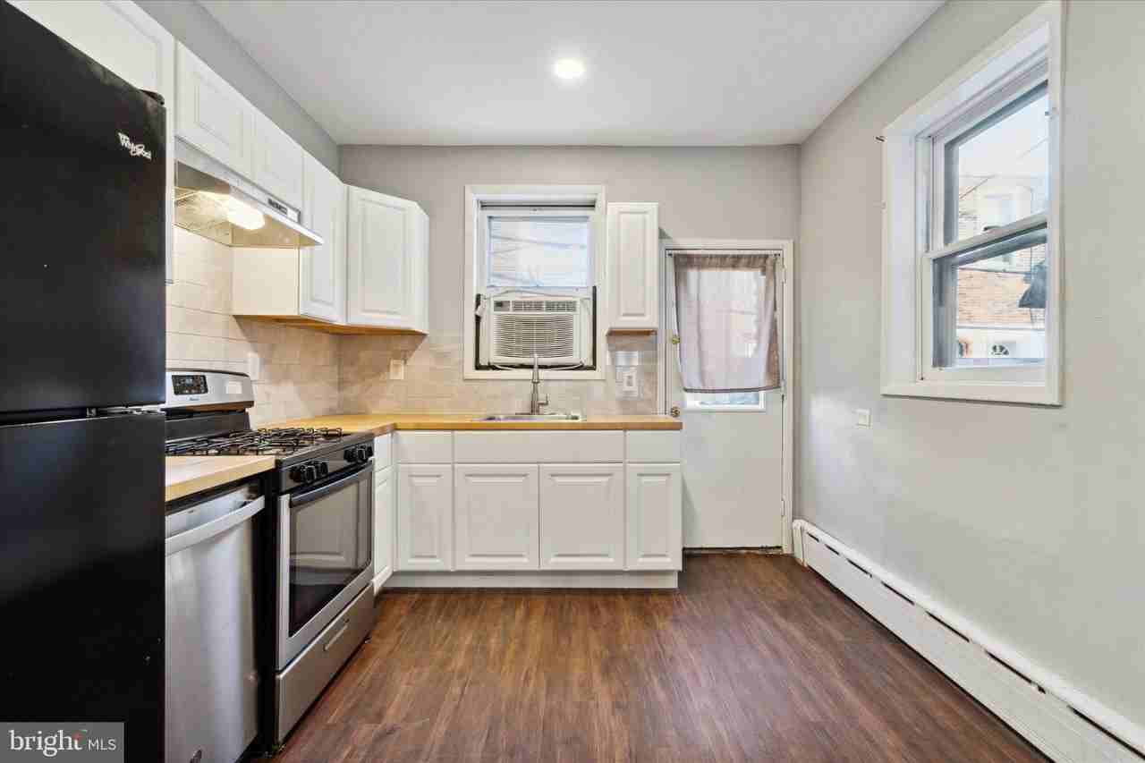 1547 S Newkirk St - Photo 6 of 14