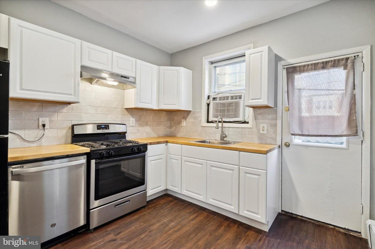 1547 S Newkirk St - Photo 7 of 14