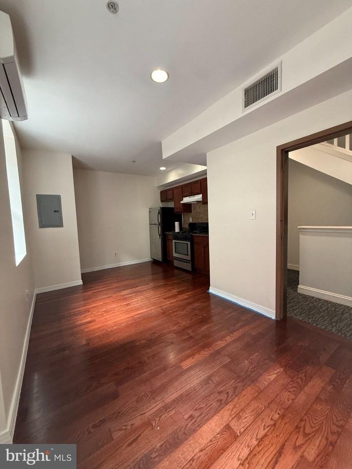 118 S 12th St - Photo 3 of 8