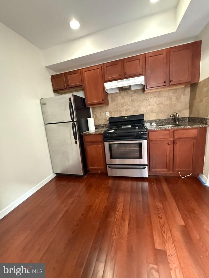 118 S 12th St - Photo 4 of 8