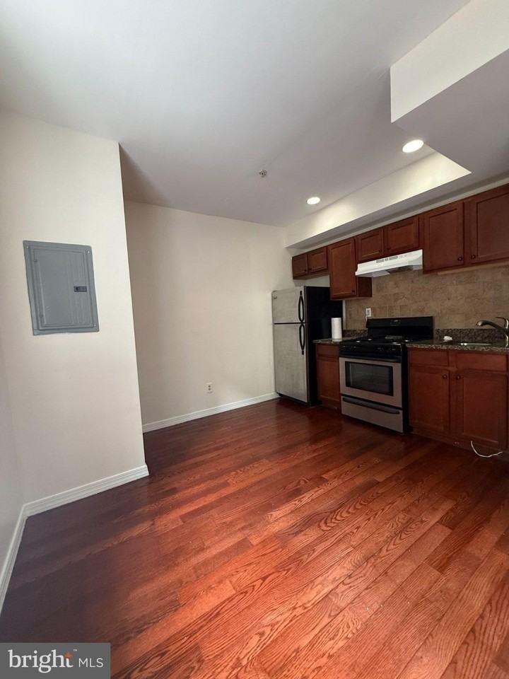 118 S 12th St - Photo 5 of 8