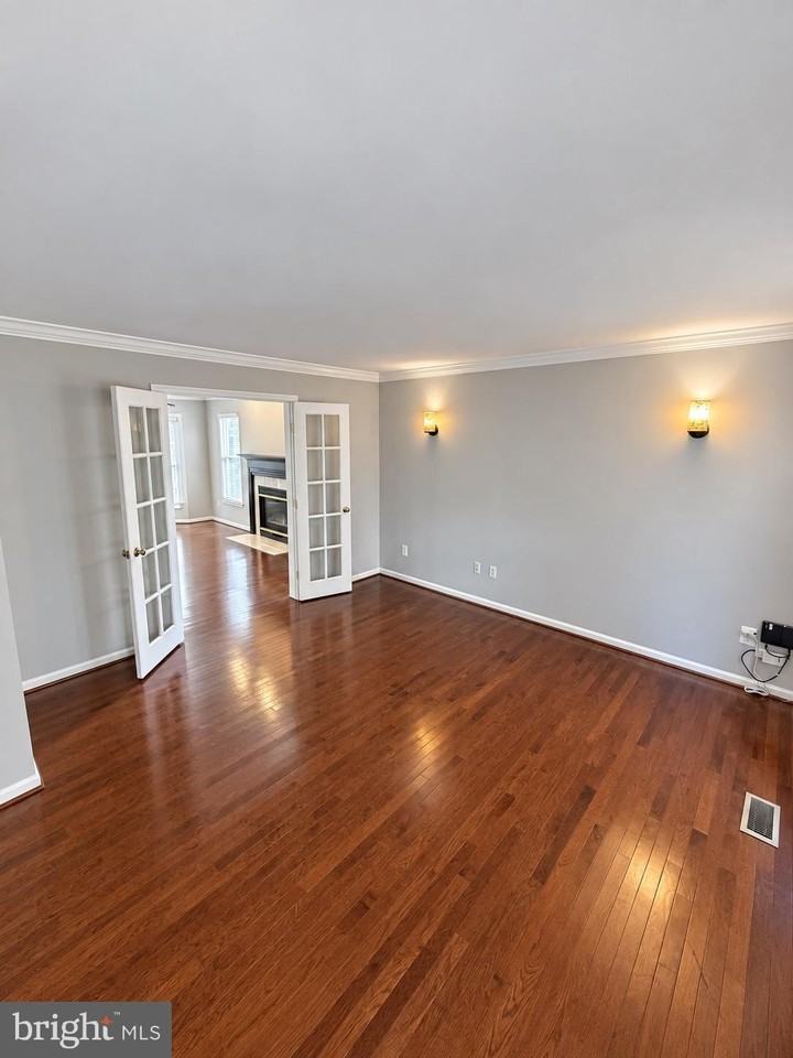 6503 Susan Barkley Ct - Photo 5 of 23