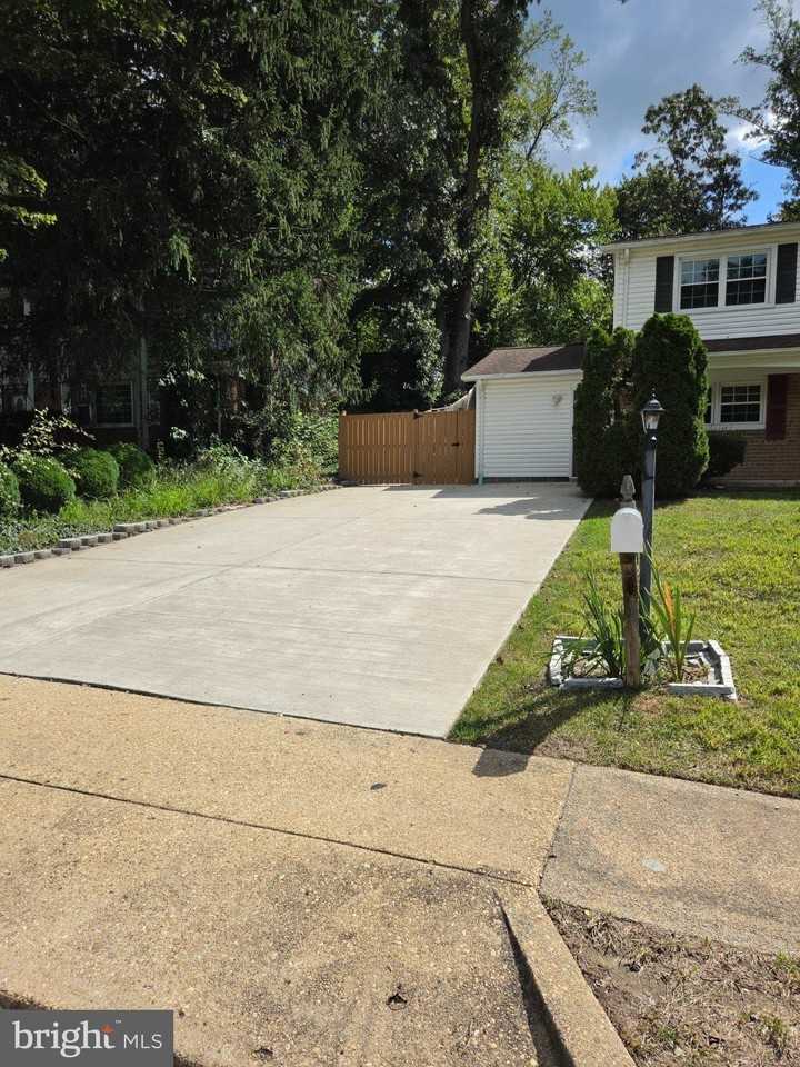 6703 Huntsman Blvd - Photo 3 of 30